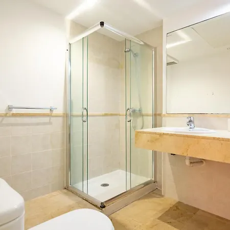 Increible Y Moderno Duplex Con Piscinas Y Preciosas Vistas Estepona